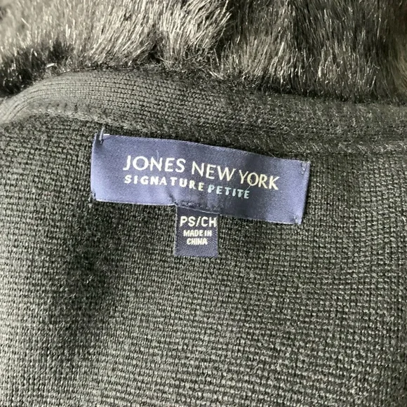 Jones of New York faux fur Shawl collar. Front buttons and are pockets P/S - Picture 3 of 7